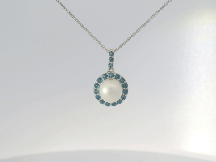 Elegant Pearl Pendant Necklace.