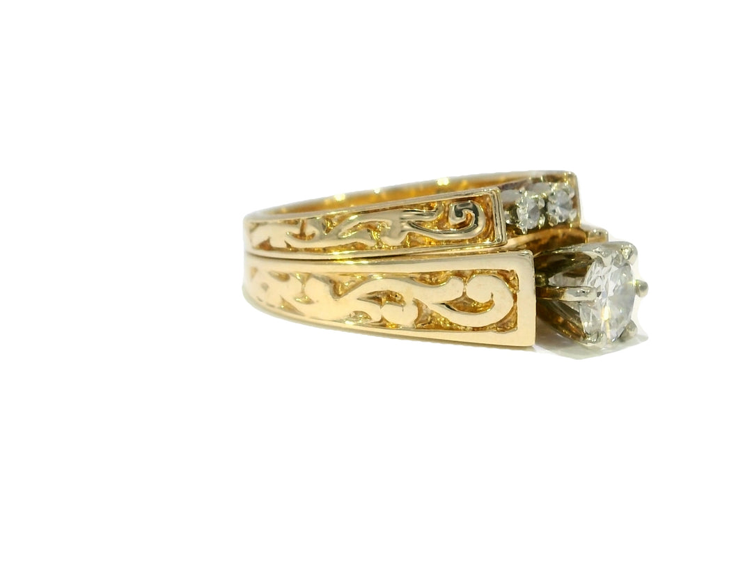 0.61 CTW EGL Certified VVS₂ Round Brilliant Cut Natural Diamond Bridal Set in Yellow Gold