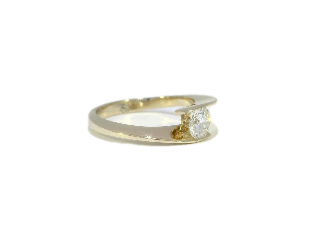 0.55 CTW Colorless VS₁ Natural Round Brilliant Diamond Ring in Yellow Gold