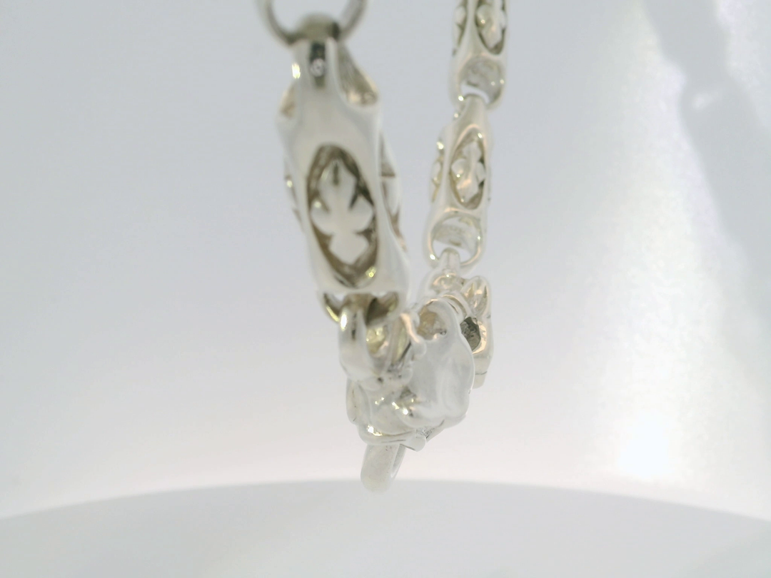 Elegant Silver Necklace.