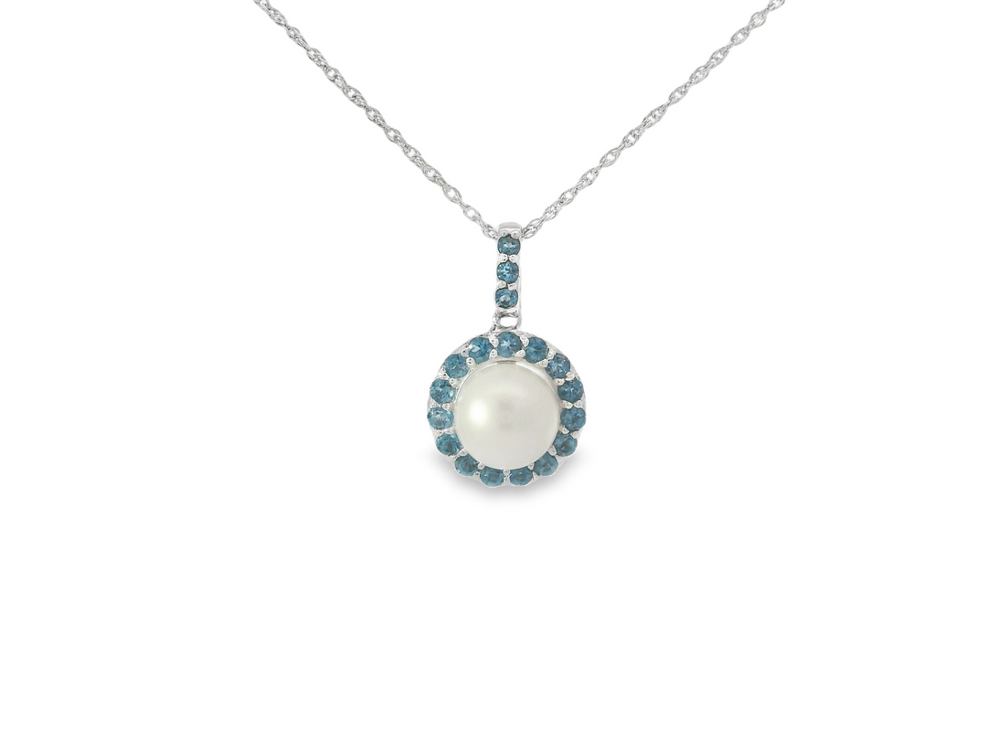 Elegant Pearl Pendant Necklace.