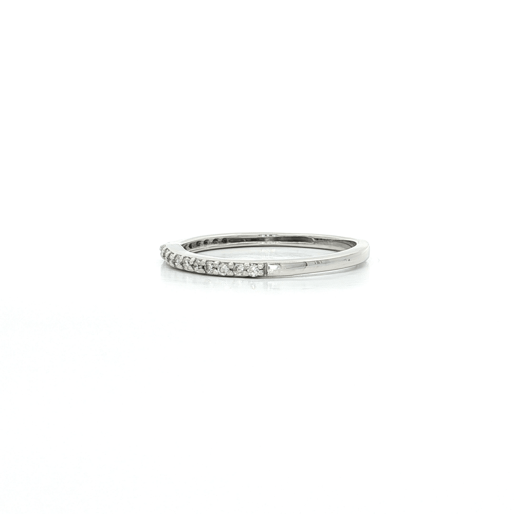 Round Brilliant Cut Diamond Wedding Band in 14k White Gold featuring sparkling diamonds and elegant design.