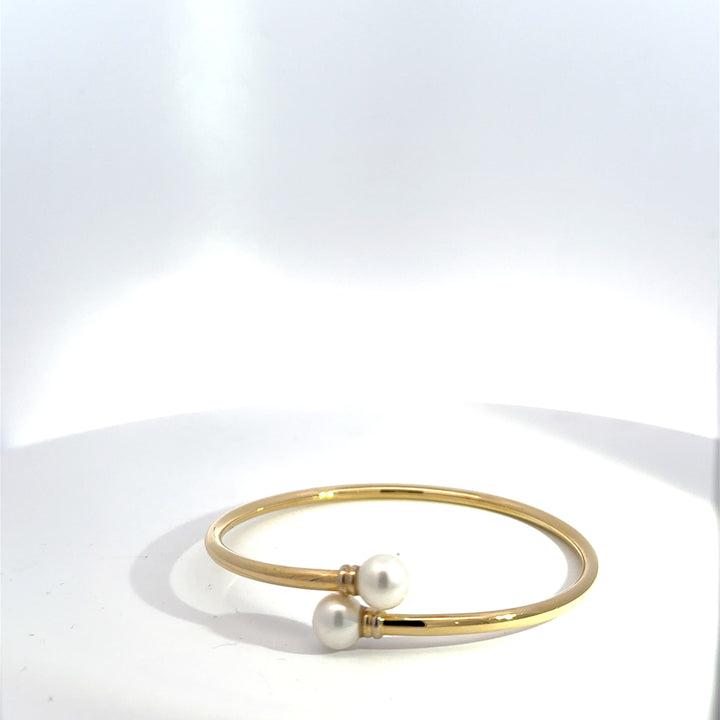 Elegant Pearl Pendant Necklace.