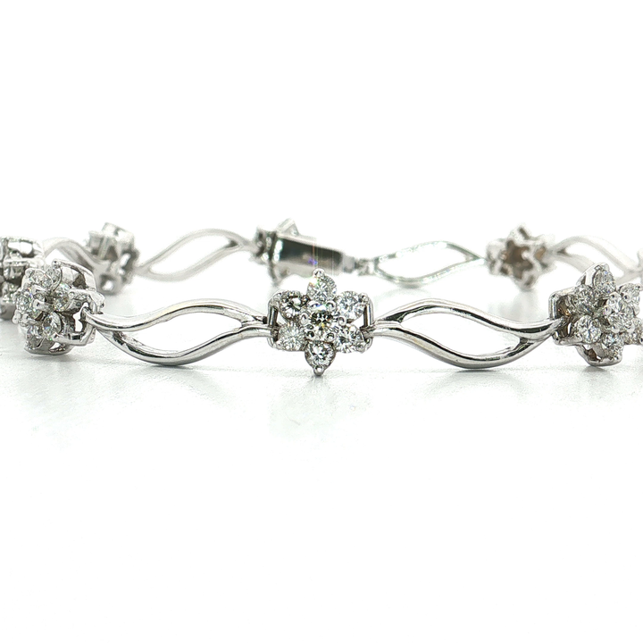 Flower Cluster Colorless Nearly Flawless Diamond Bracelet (3 ⅗ ct. tw.) in 18k White Gold