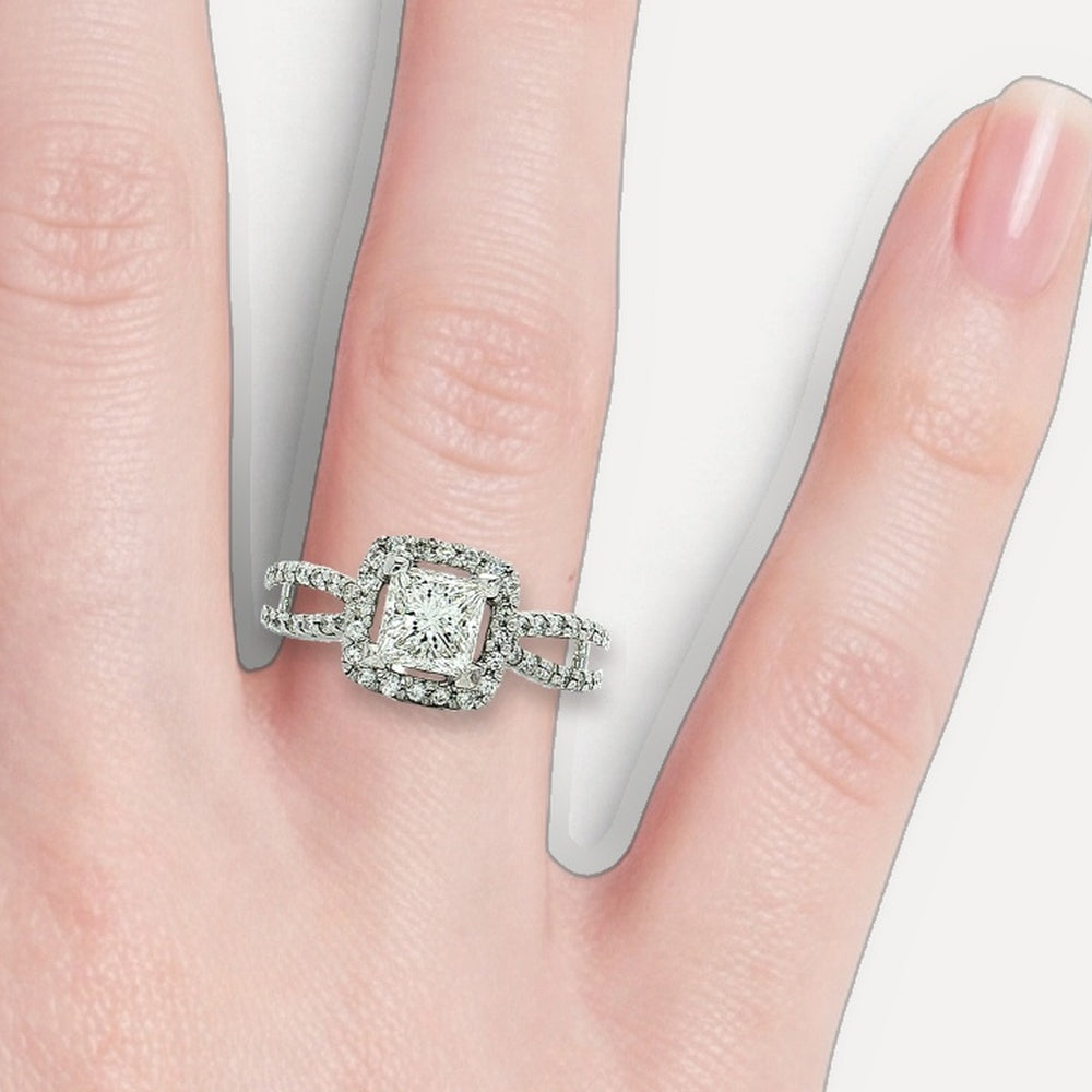 DPR1865+R810565 shown on a hand (light skin tone)