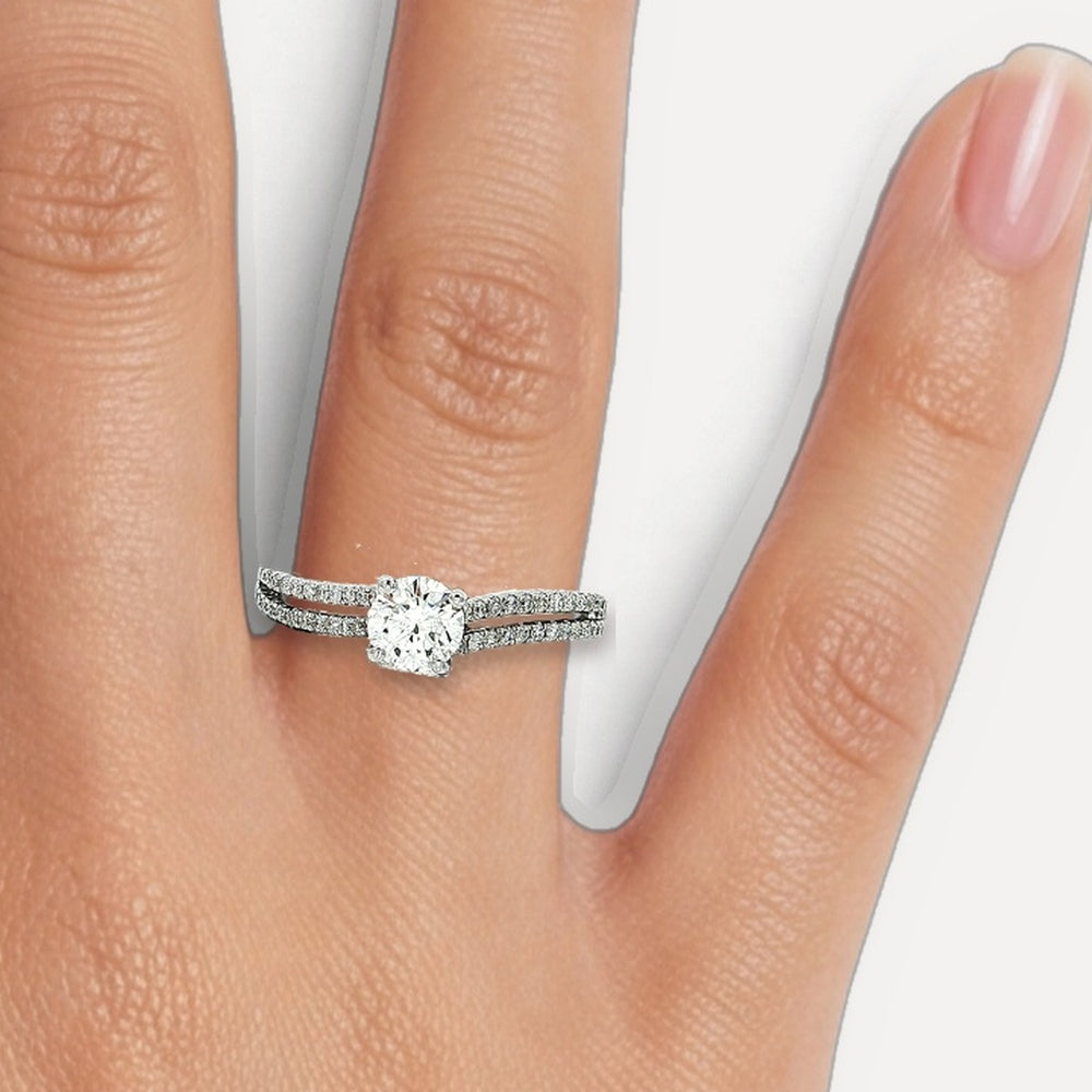 DR2244+RJD1098 shown on a hand (medium skin tone)