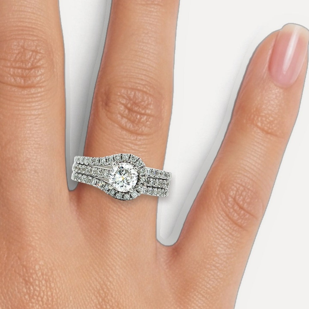 DR2477+RBI1029 shown on a hand (medium skin tone)