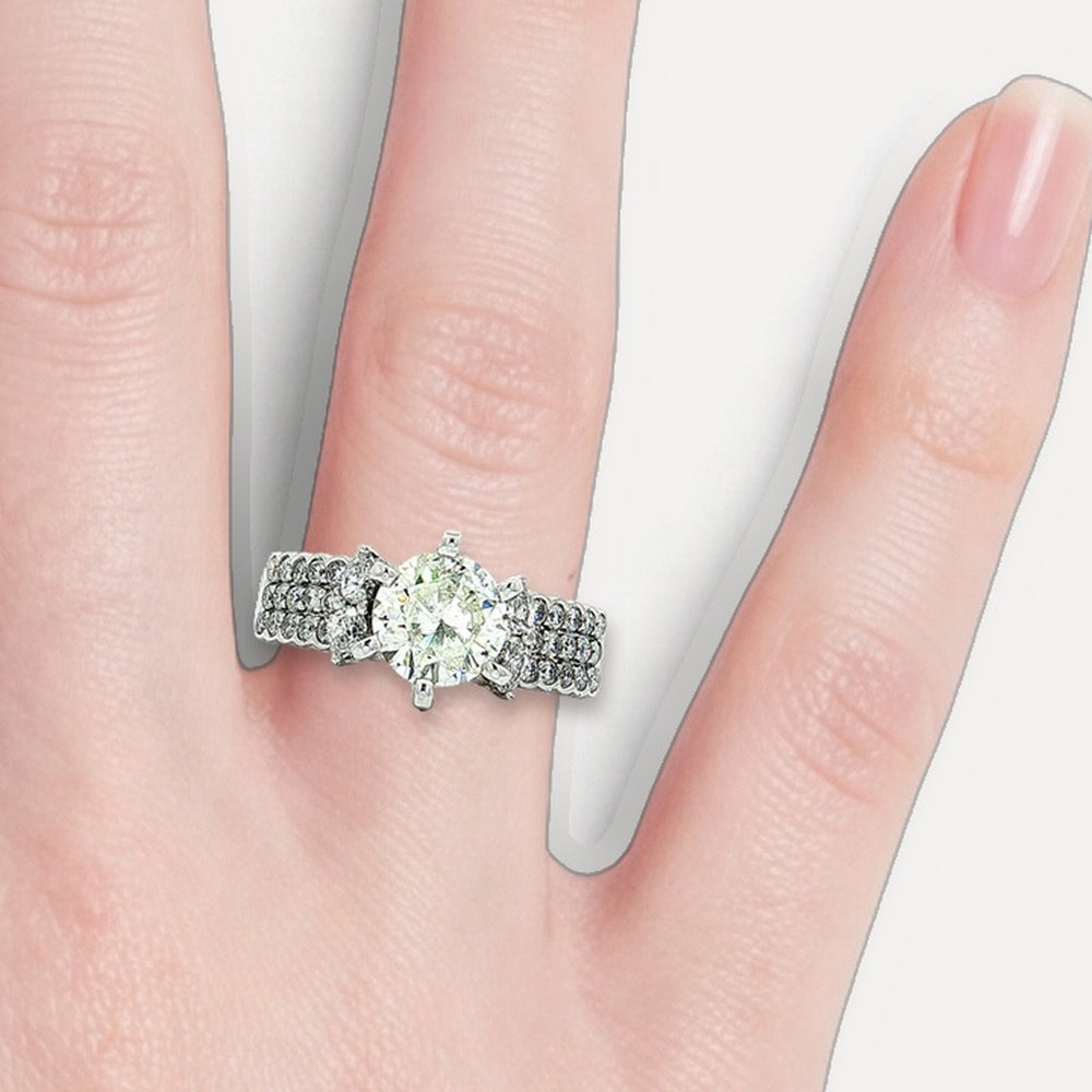 DR2482+W5PKHA5Z shown on a hand (light skin tone)