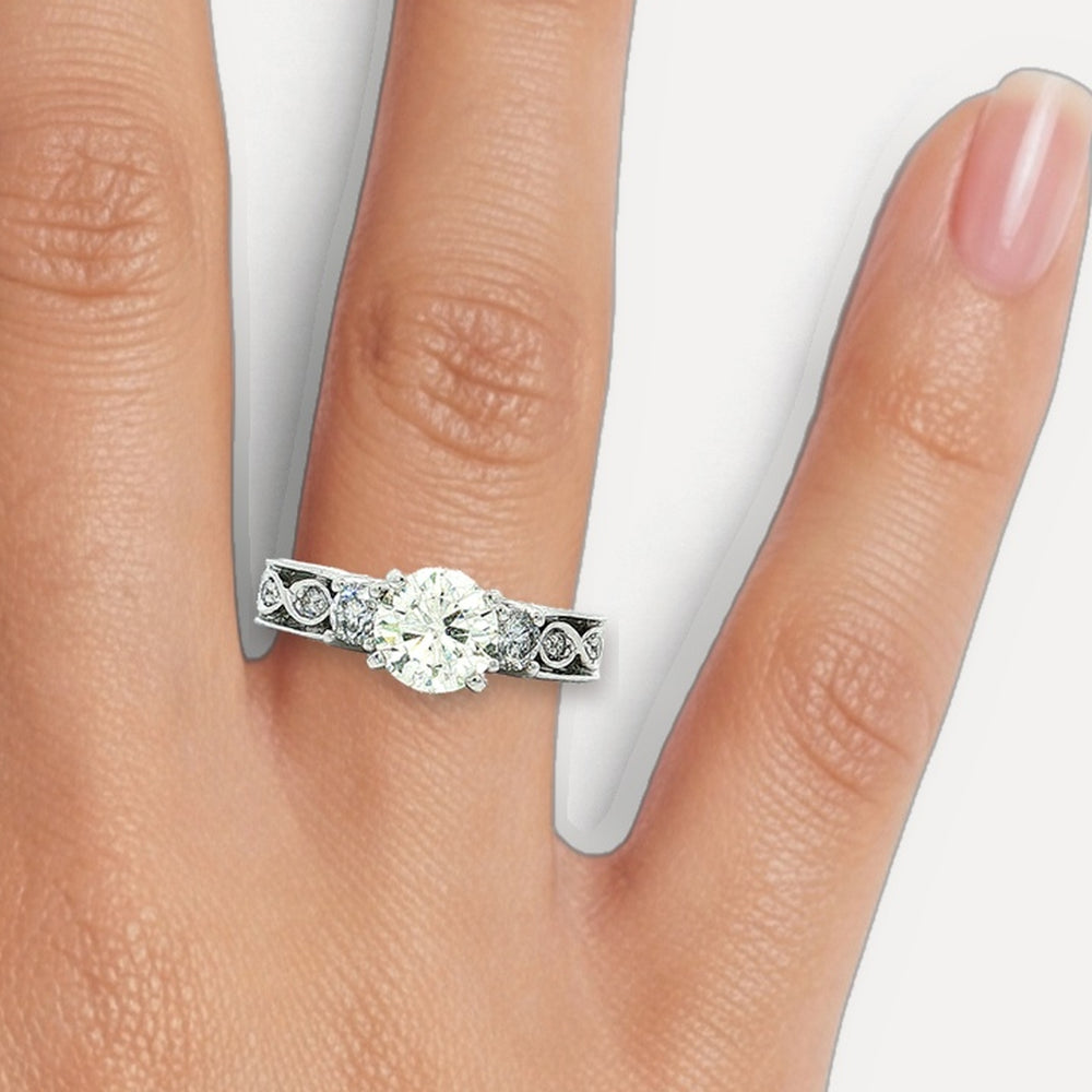 DR2490+R821380 shown on a hand (medium skin tone)
