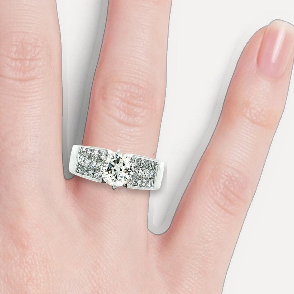 DR2491+R820106 shown on a hand (light skin tone)