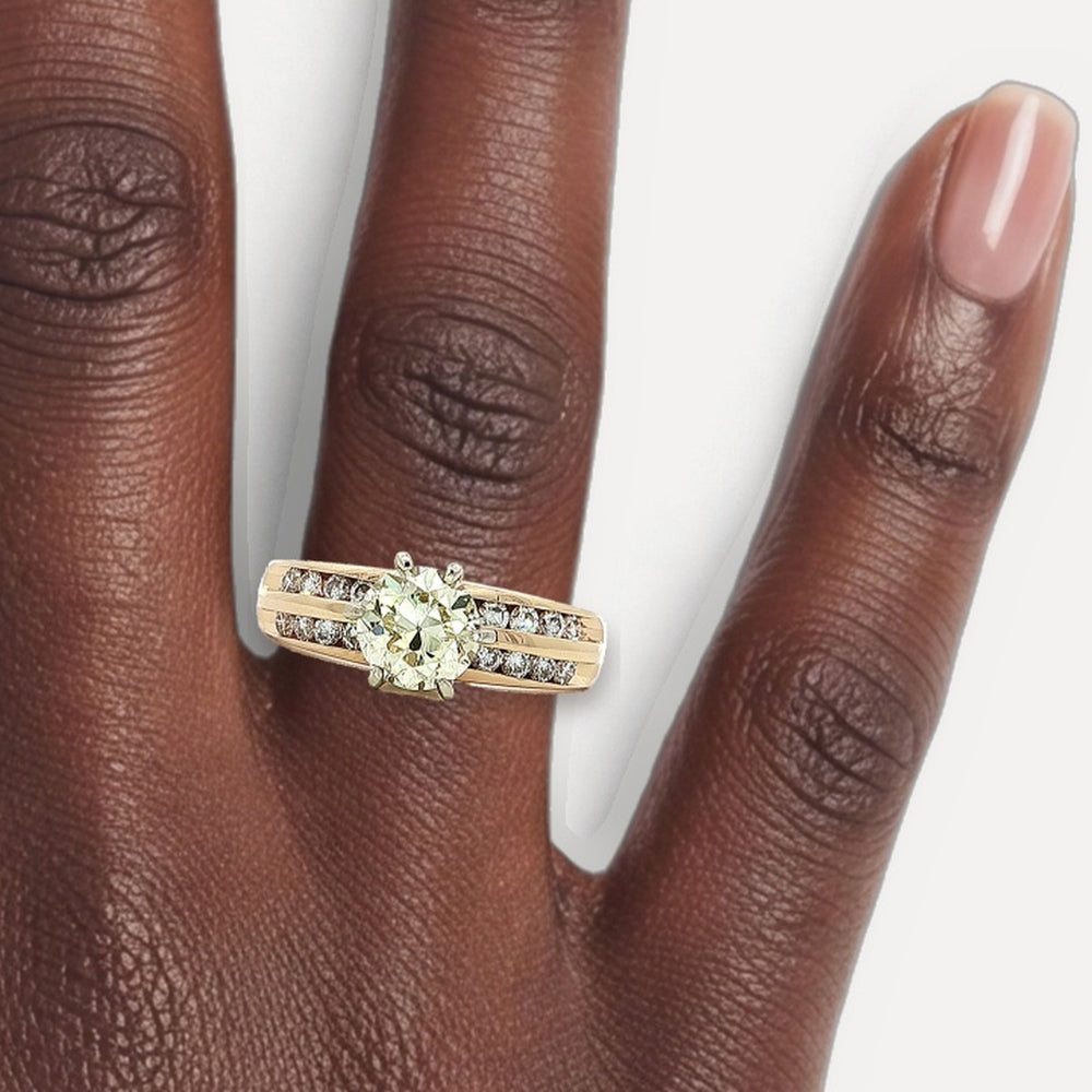 DR2497+R810996 shown on a hand (deep skin tone)