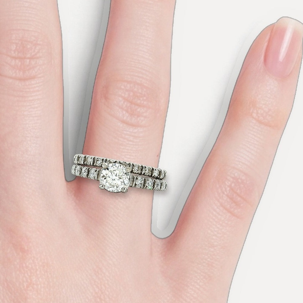 DR2502+GJR1136 shown on a hand (light skin tone)