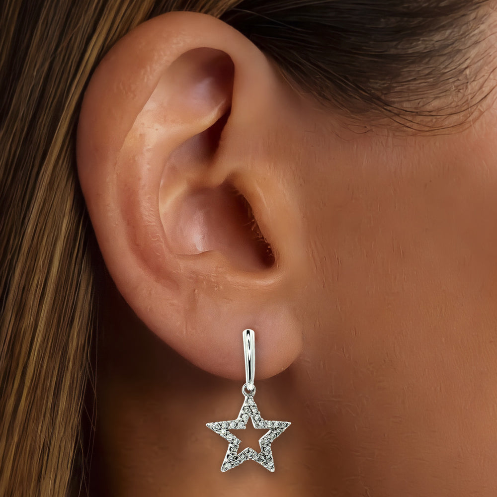ED1003 shown on the ear (medium deep skin tone)