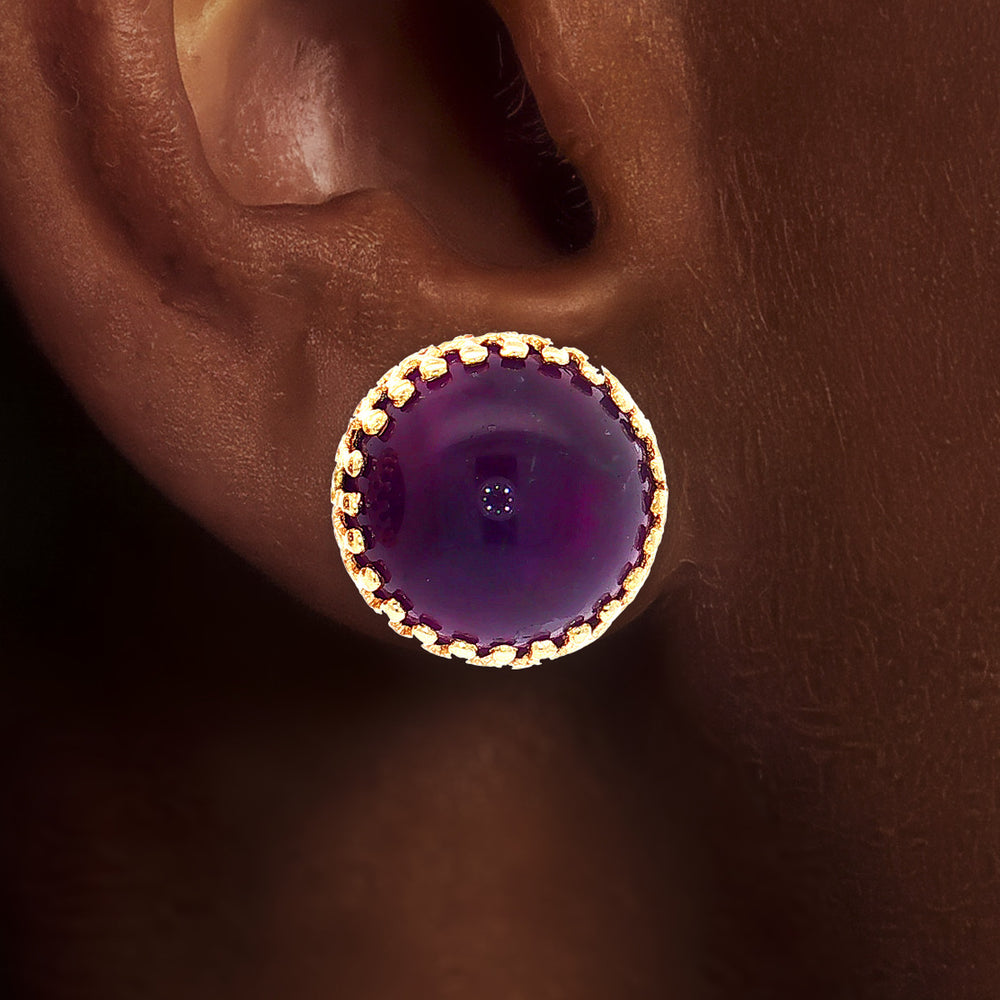 ET2618-1 shown on the ear (deep skin tone)