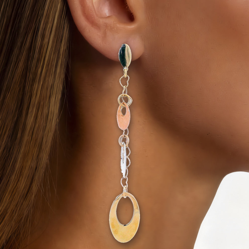 ET2909 shown on the ear (medium deep skin tone)