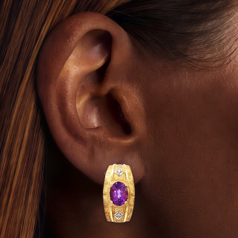 ET2956 shown on the ear (deep skin tone)