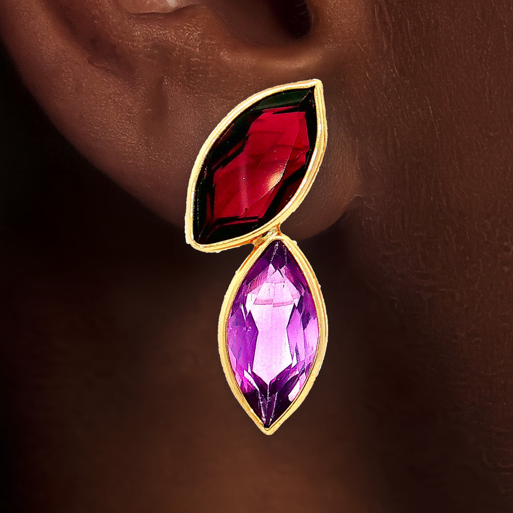 ET2957 shown on the ear (deep skin tone)