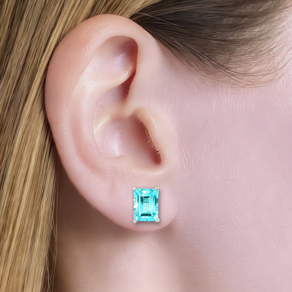 ET300035 shown on the ear (light skin tone)