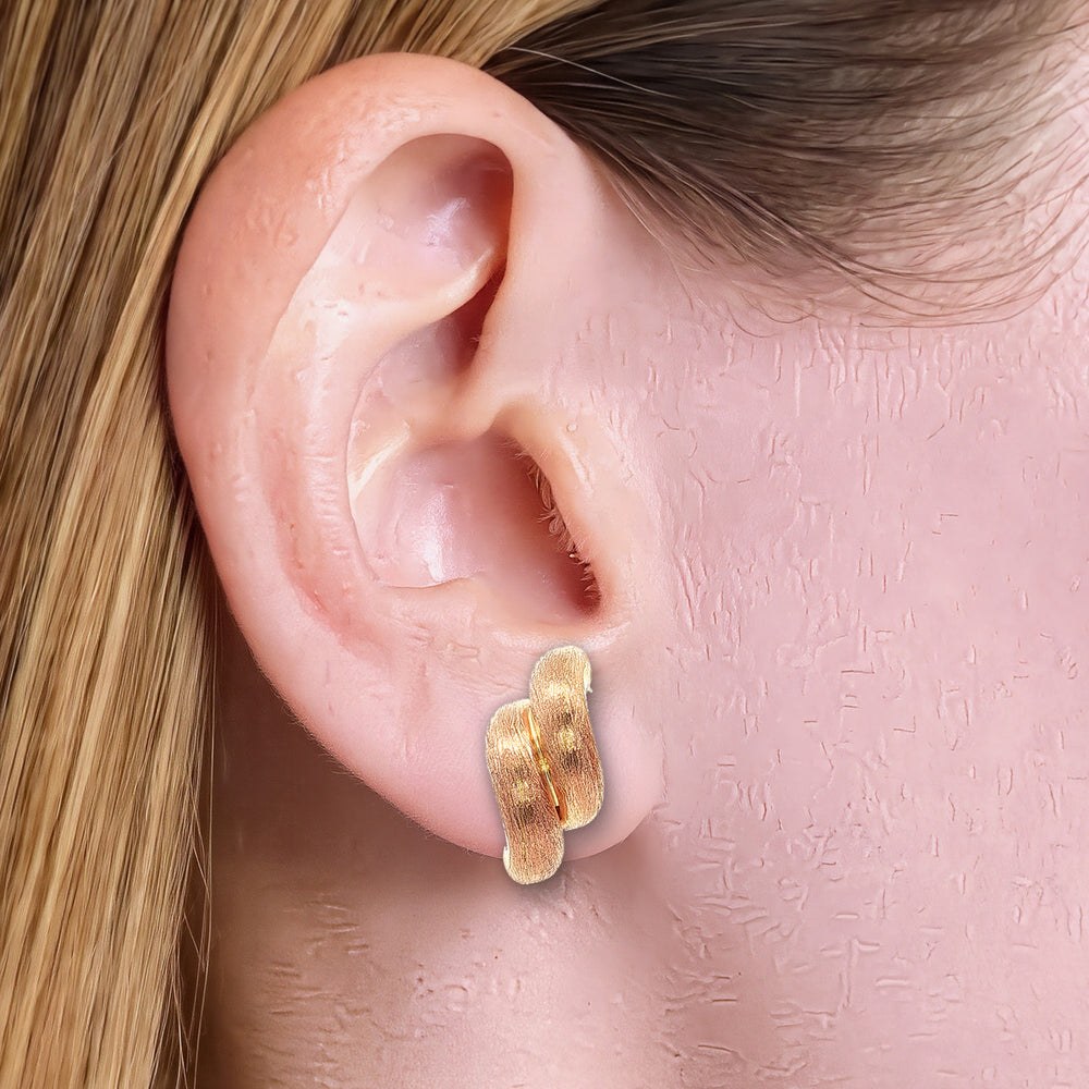 ET4072 shown on the ear (light skin tone)