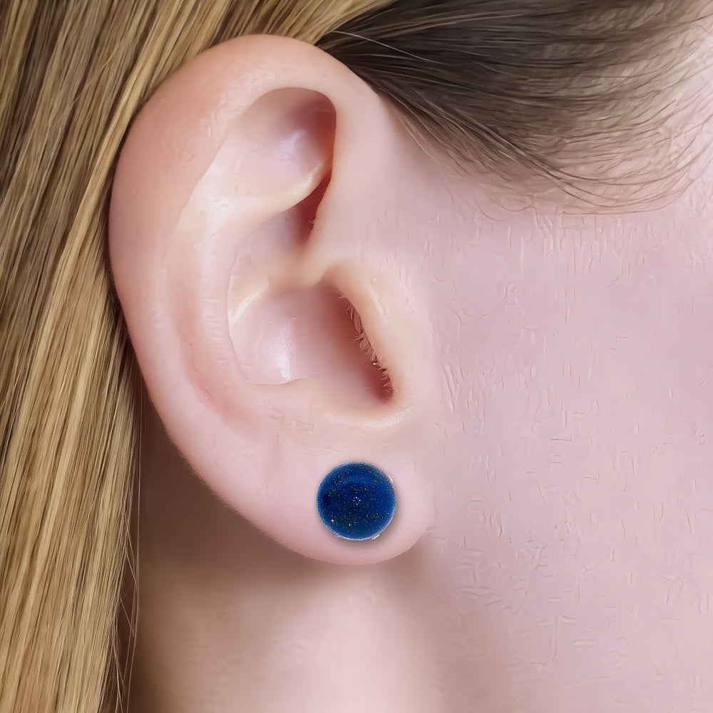 ET5022 shown on the ear (light skin tone)
