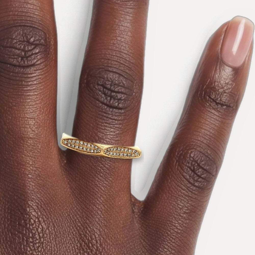 GJR1030 shown on a hand (deep skin tone)
