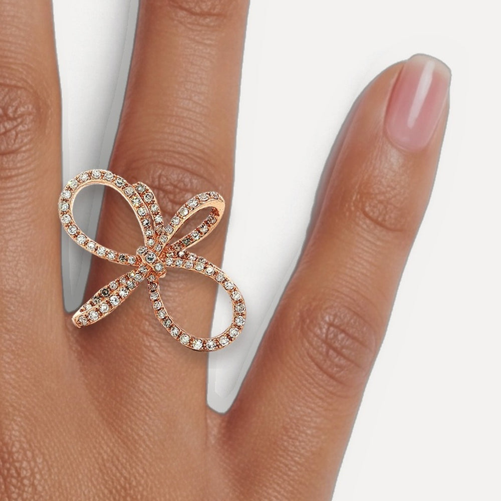 GJR1039 shown on a hand (medium deep skin tone)