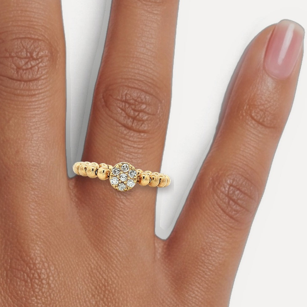 GJR1041 shown on a hand (medium deep skin tone)