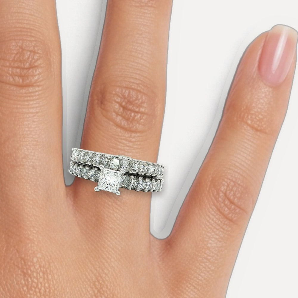GJR1140 shown on a hand (medium skin tone)