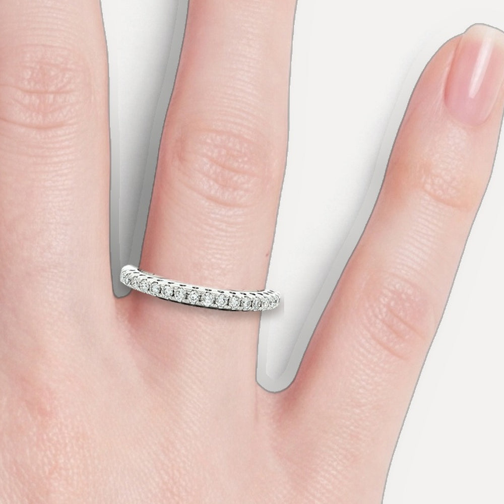 QCR1007 shown on a hand (light skin tone)