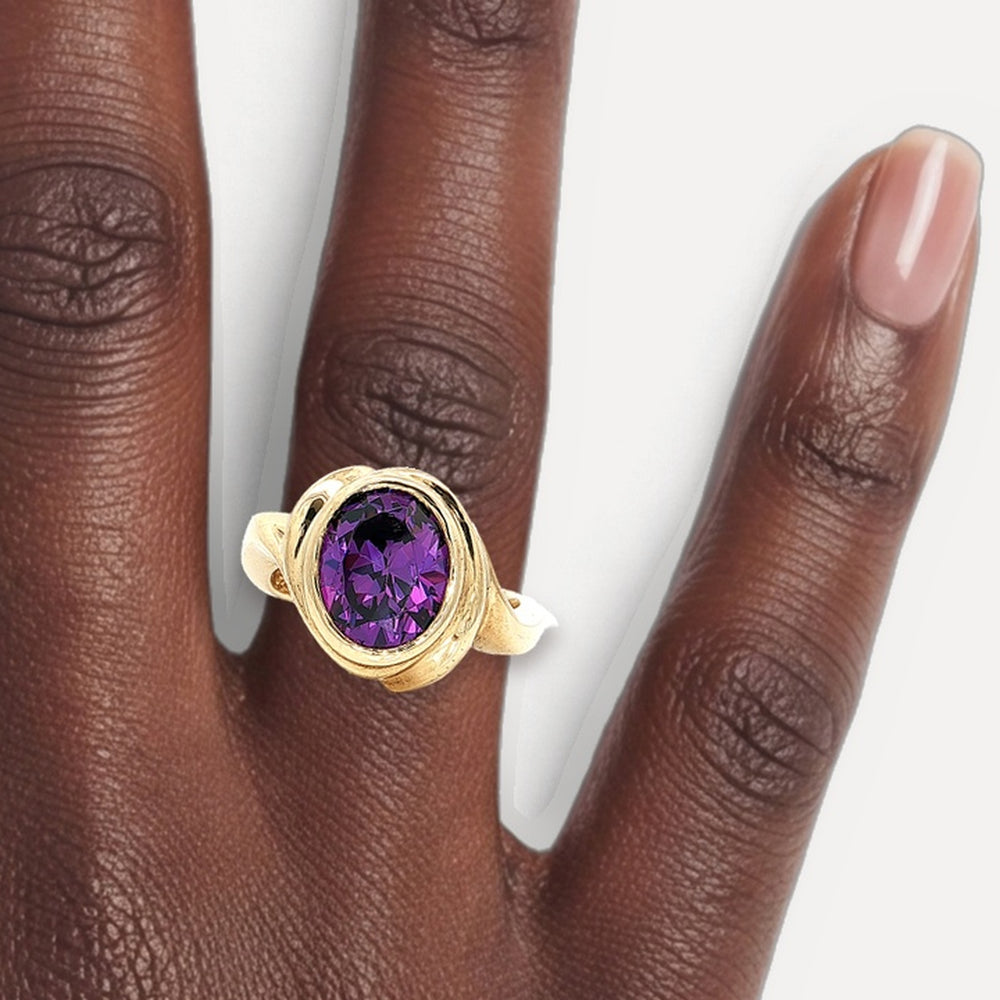 R80900 shown on a hand (deep skin tone)