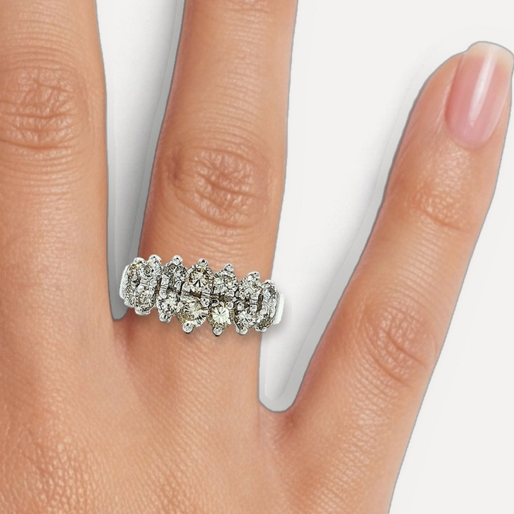 R810510 shown on a hand (medium skin tone)