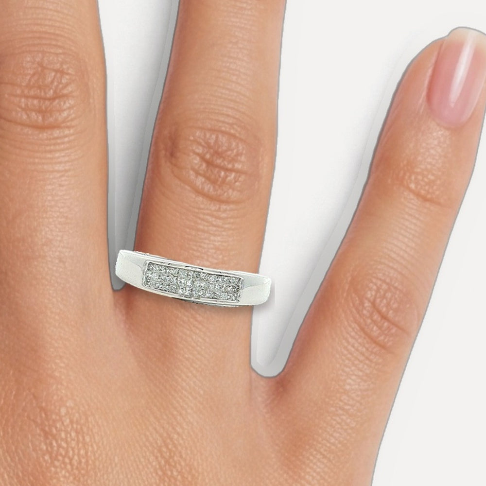 R810621 shown on a hand (medium skin tone)