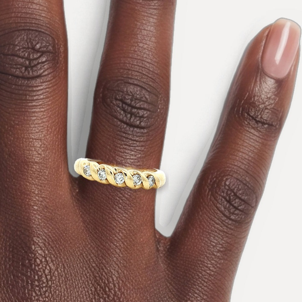 R810654 shown on a hand (deep skin tone)