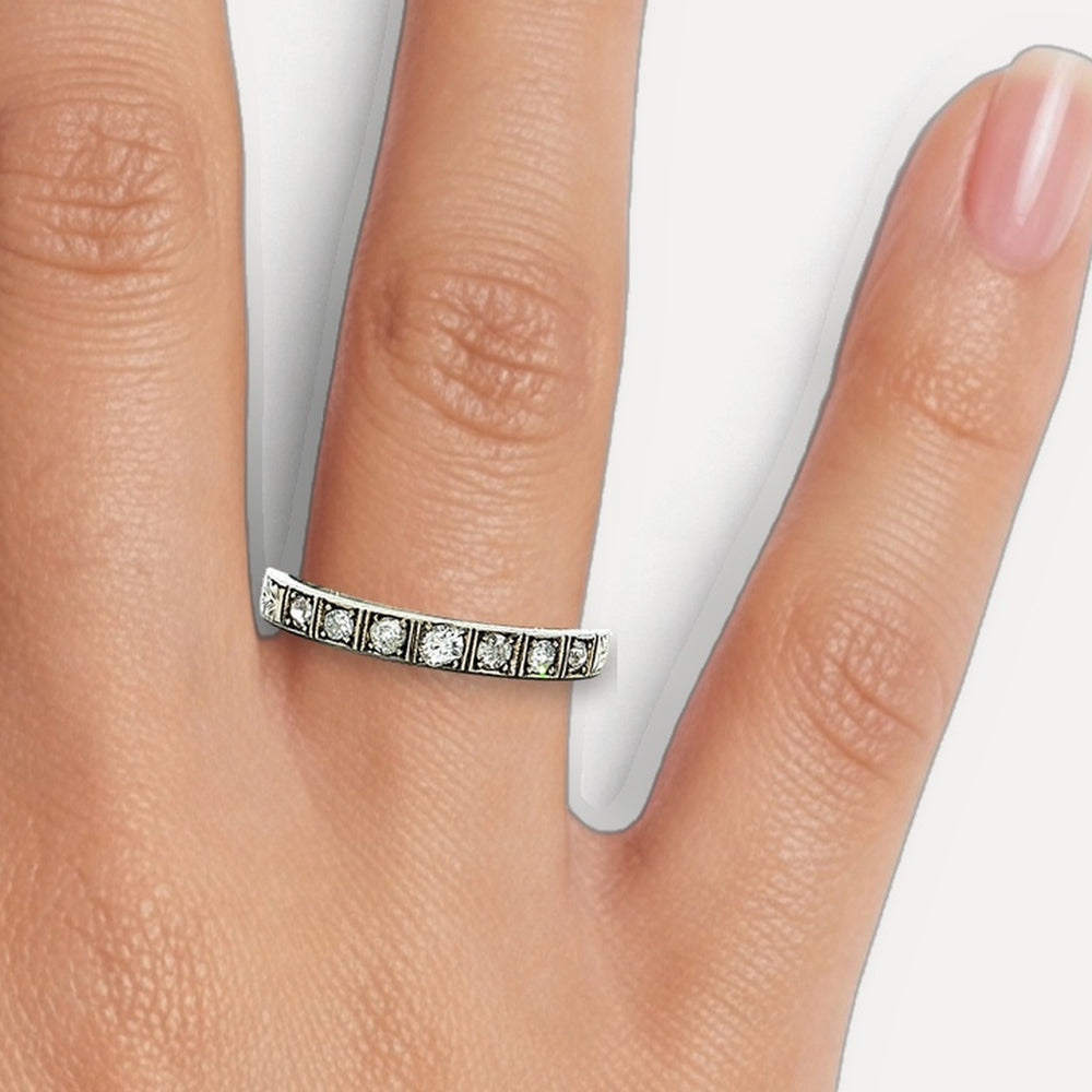 R810670 shown on a hand (medium skin tone)