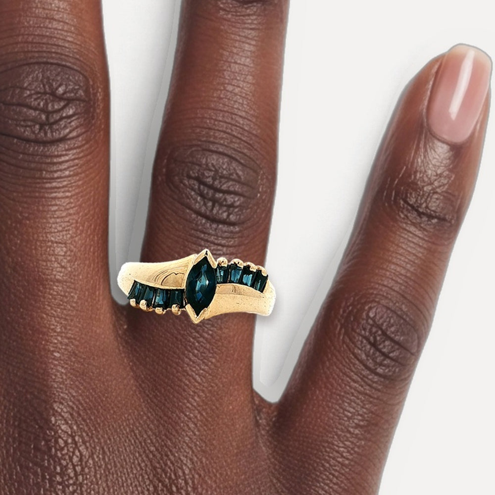 R810722 shown on a hand (deep skin tone)