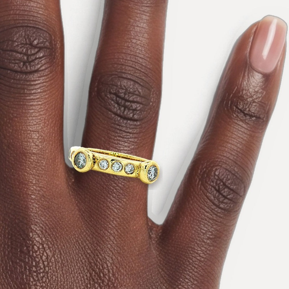 R810791_u1 shown on a hand (deep skin tone)