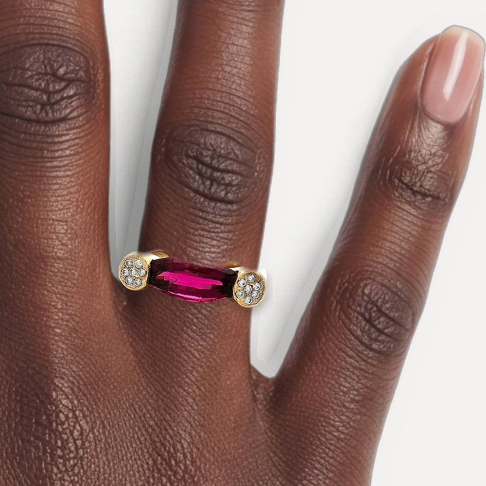 R810949 shown on a hand (deep skin tone)