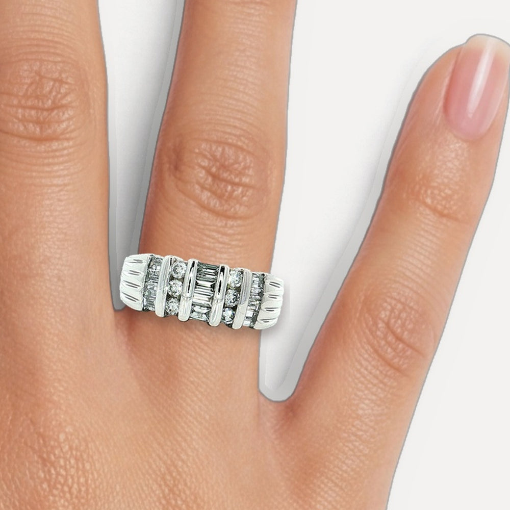 R810994 shown on a hand (medium skin tone)