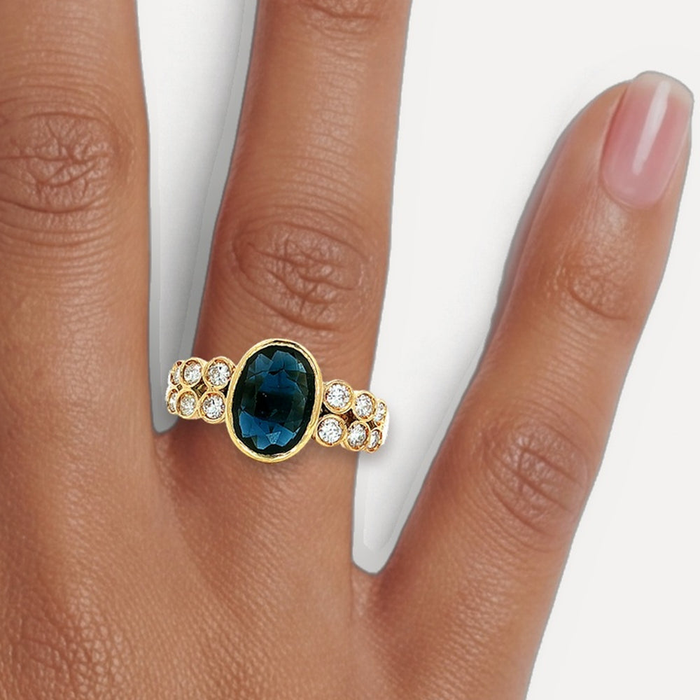 R820040 shown on a hand (medium deep skin tone)