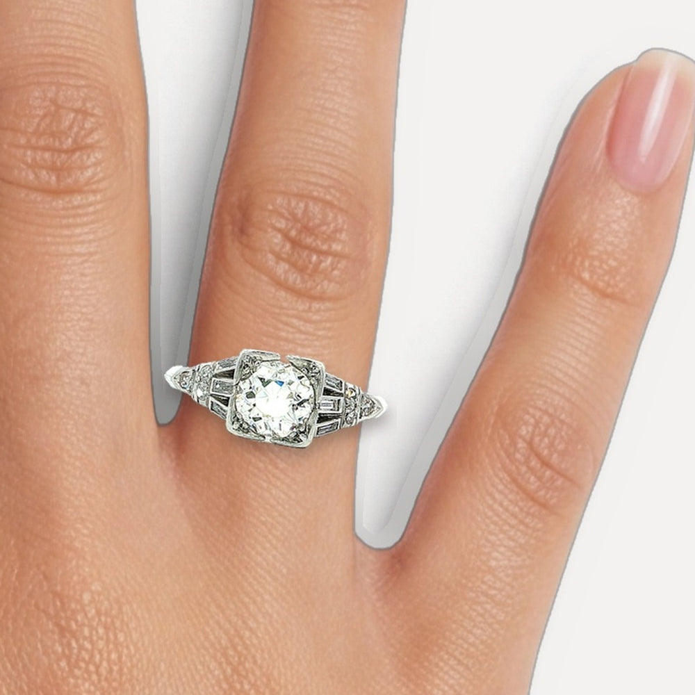 R820047 shown on a hand (medium skin tone)