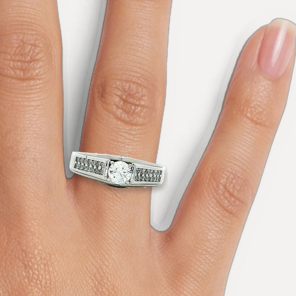 R820081 shown on a hand (medium skin tone)