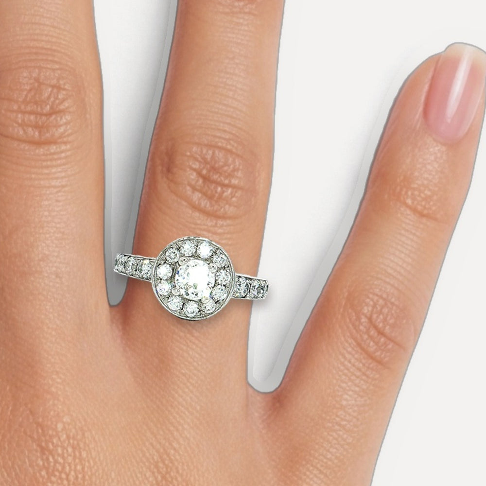 R821049 shown on a hand (medium skin tone)