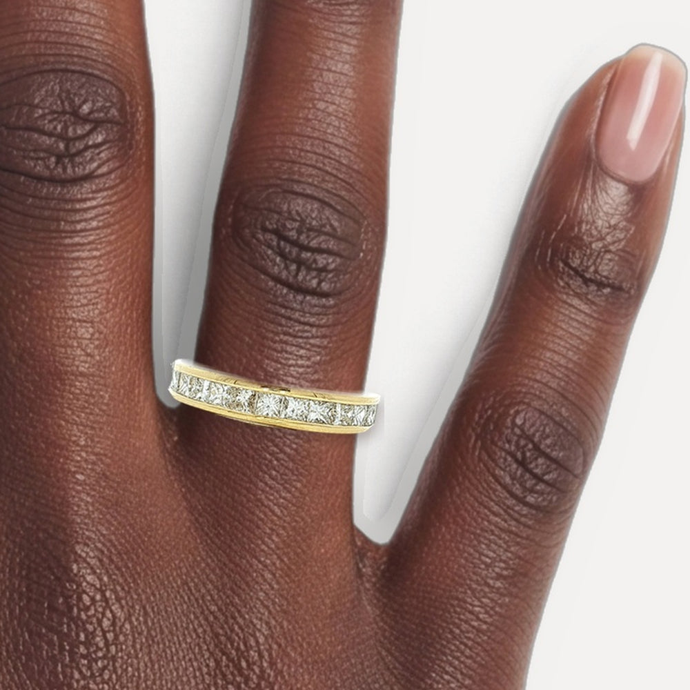 R821100 shown on a hand (deep skin tone)
