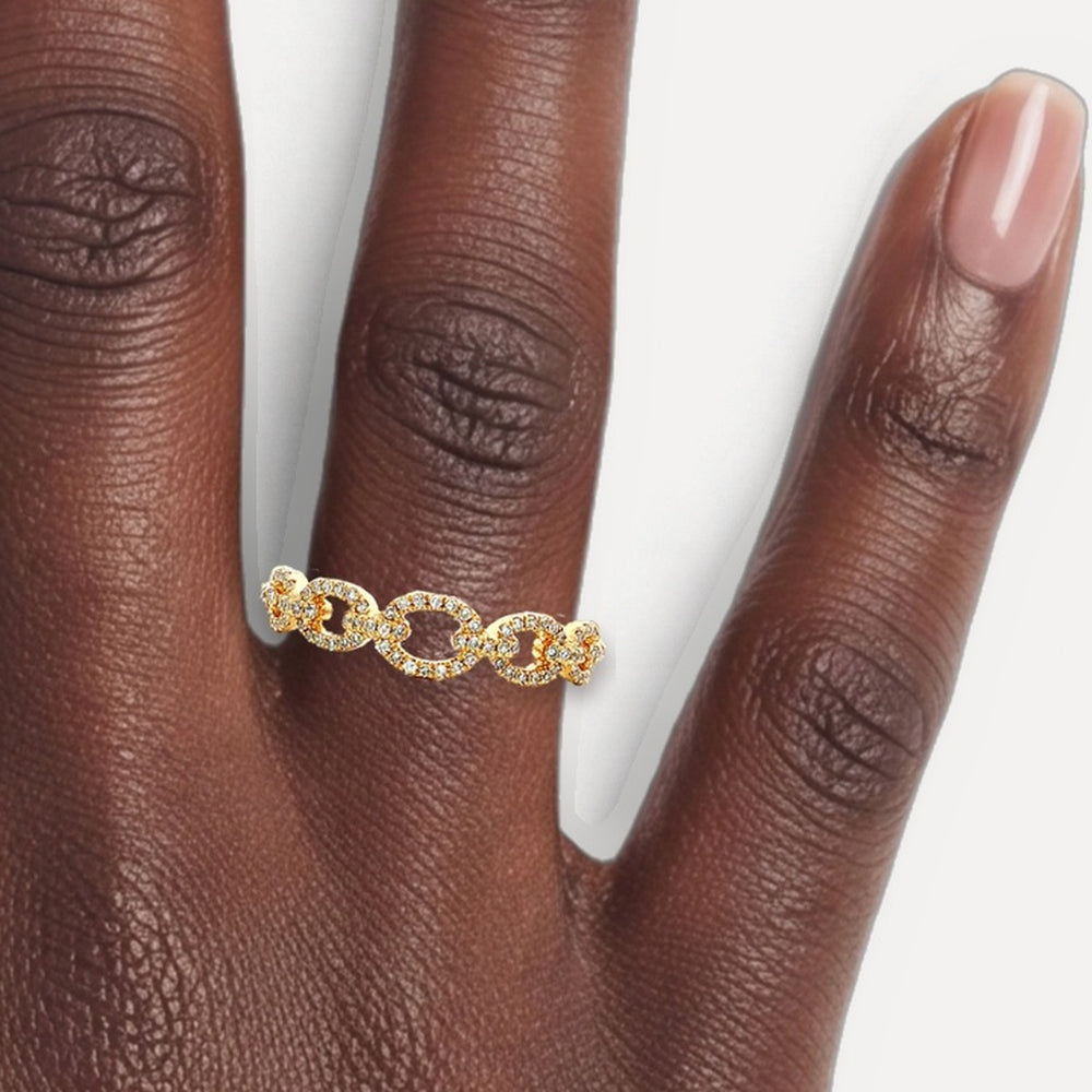 R821109 shown on a hand (deep skin tone)