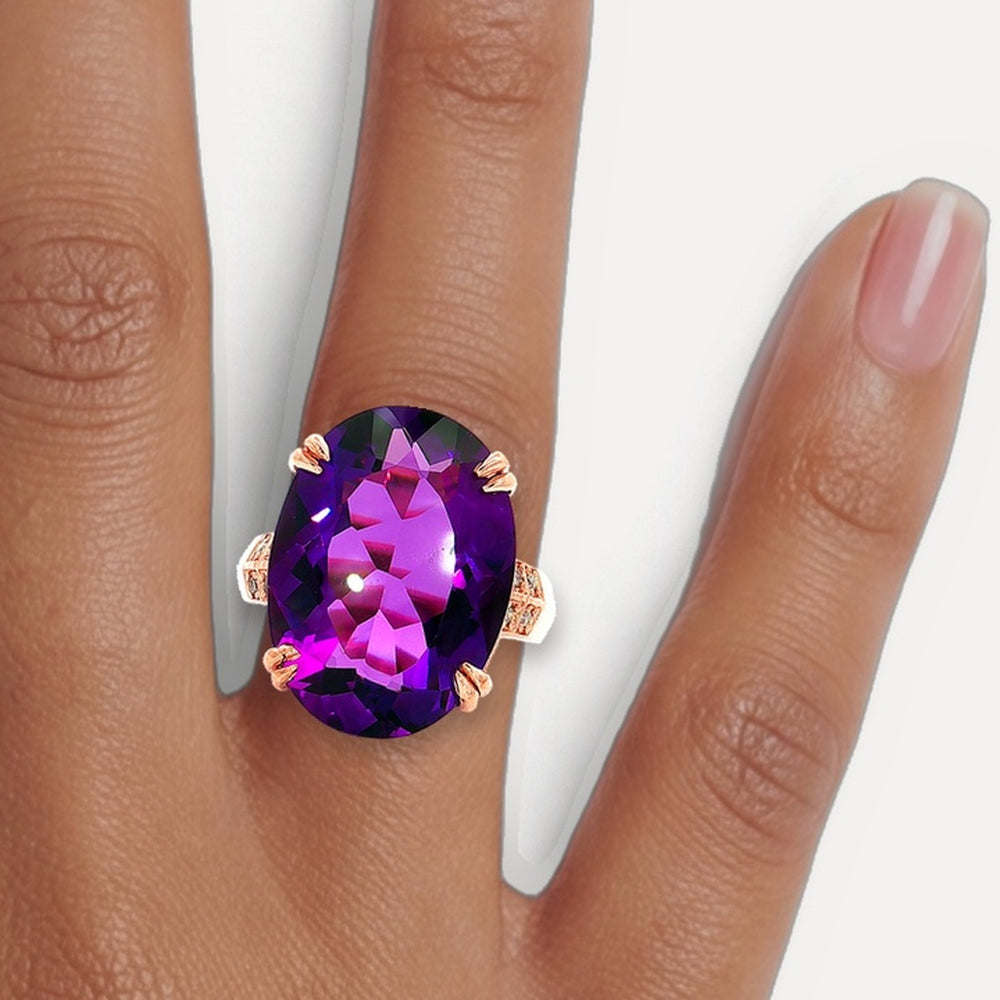 R821124 shown on a hand (medium deep skin tone)
