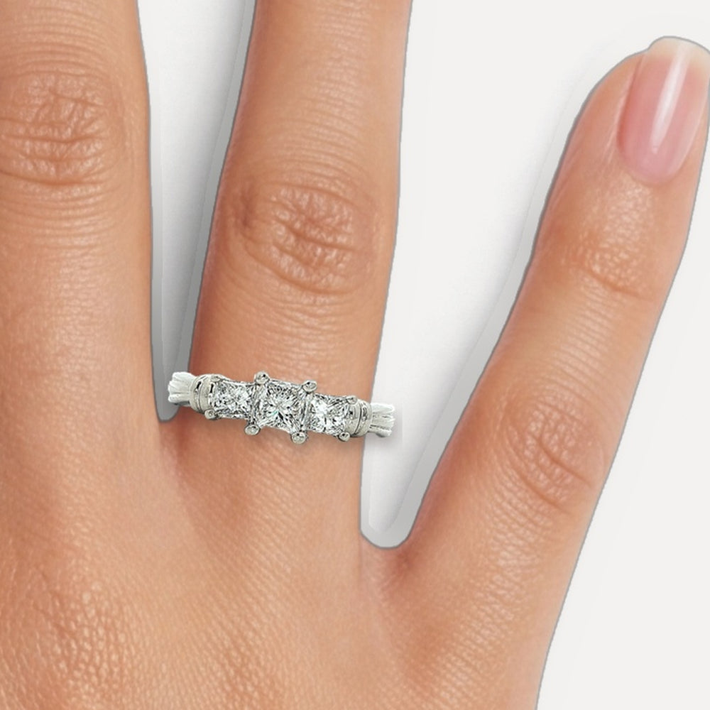 R821150 shown on a hand (medium skin tone)