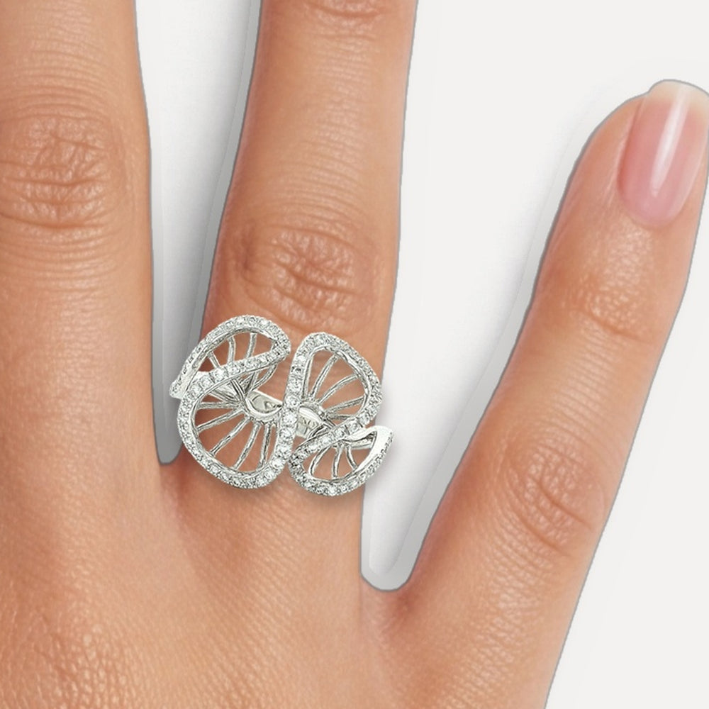 R8211525 shown on a hand (medium skin tone)