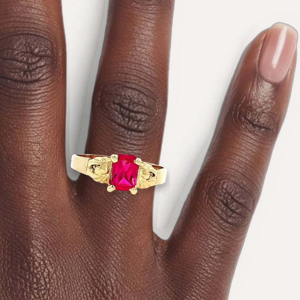 R82115783 shown on a hand (deep skin tone)
