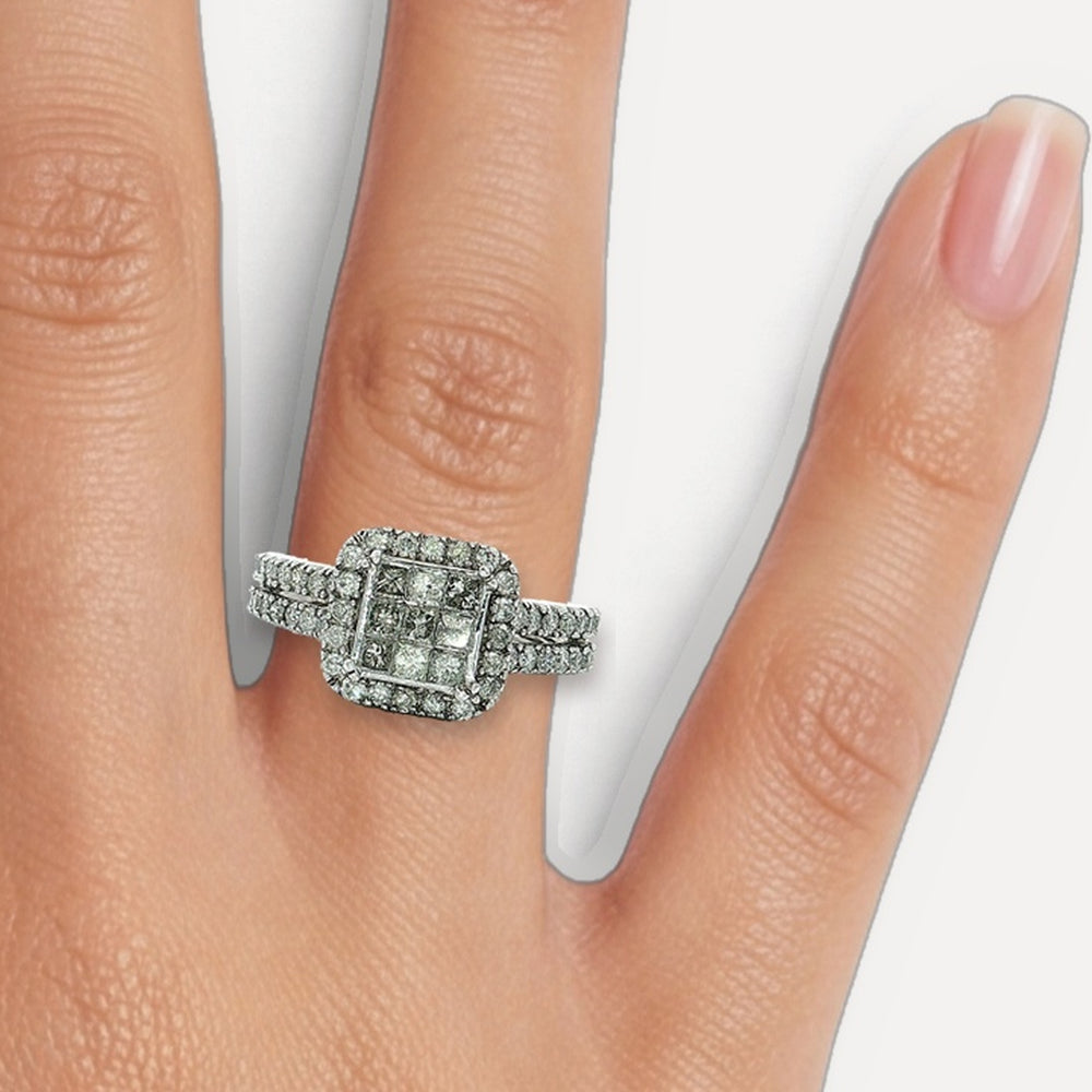 R821179 shown on a hand (medium skin tone)