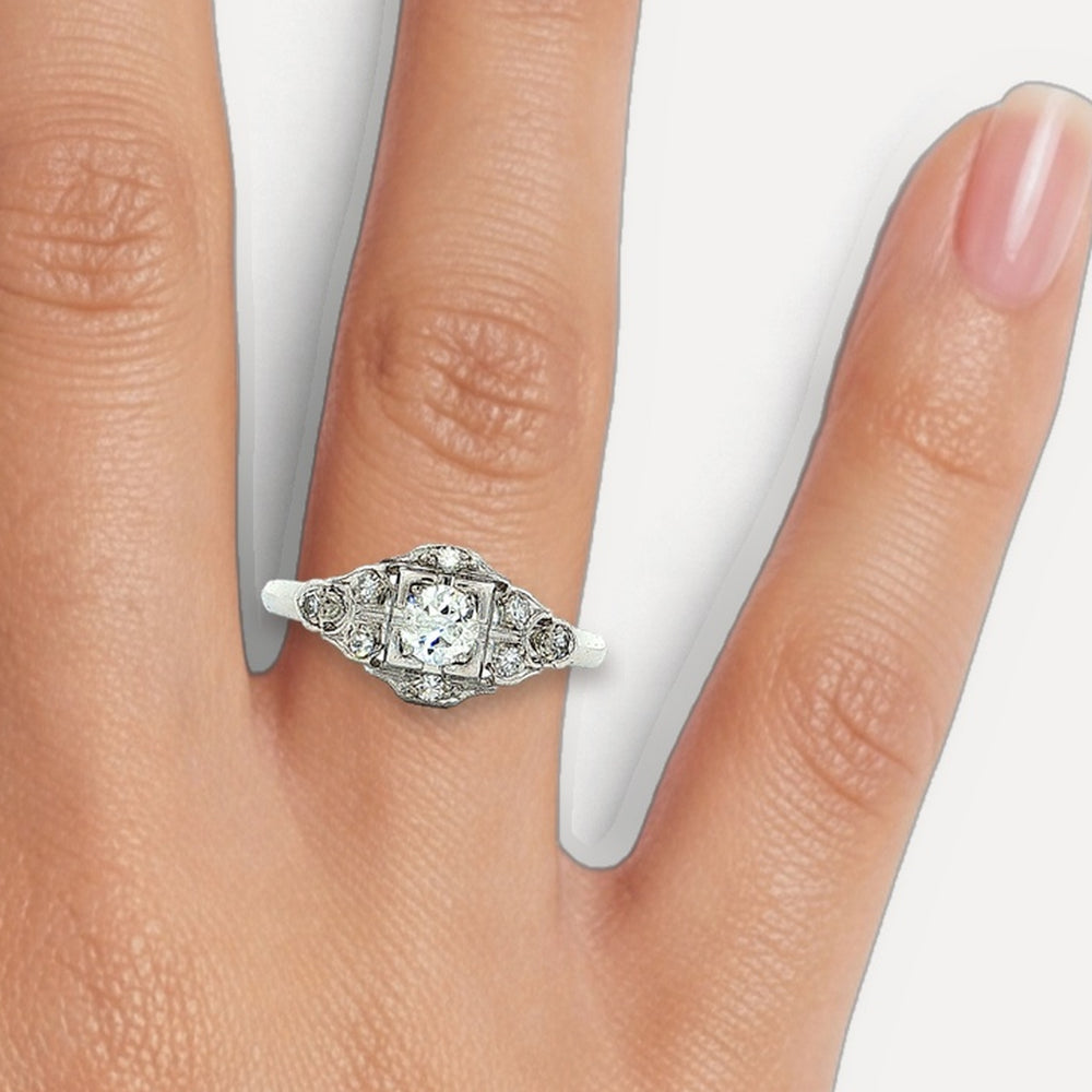 R821192 shown on a hand (medium skin tone)